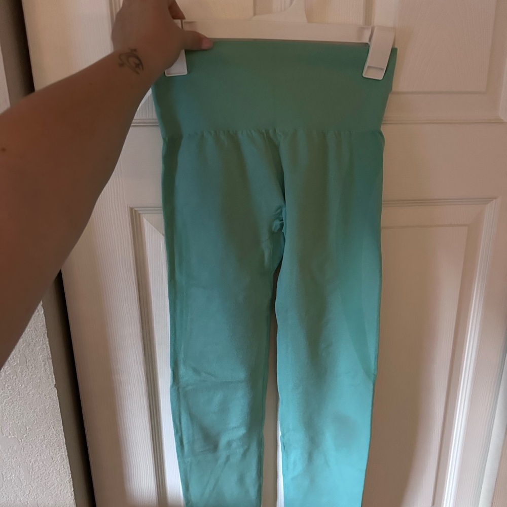 Medium mint contour leggings